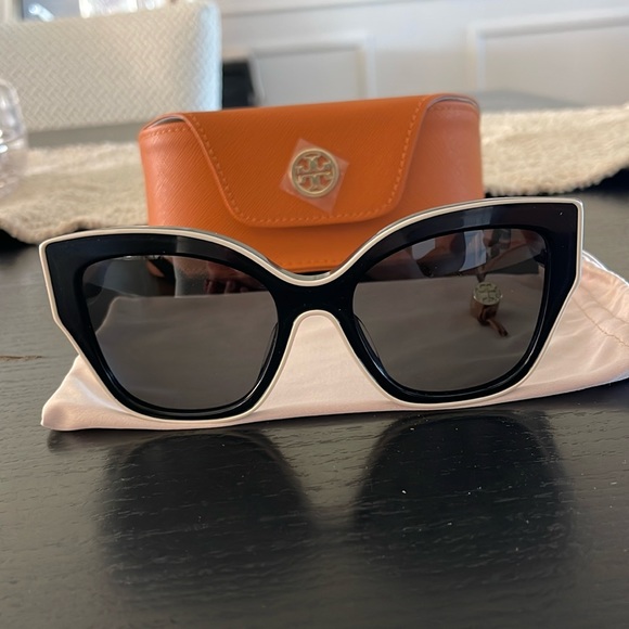 Tory Burch Accessories - Tory Burch women sunglasses